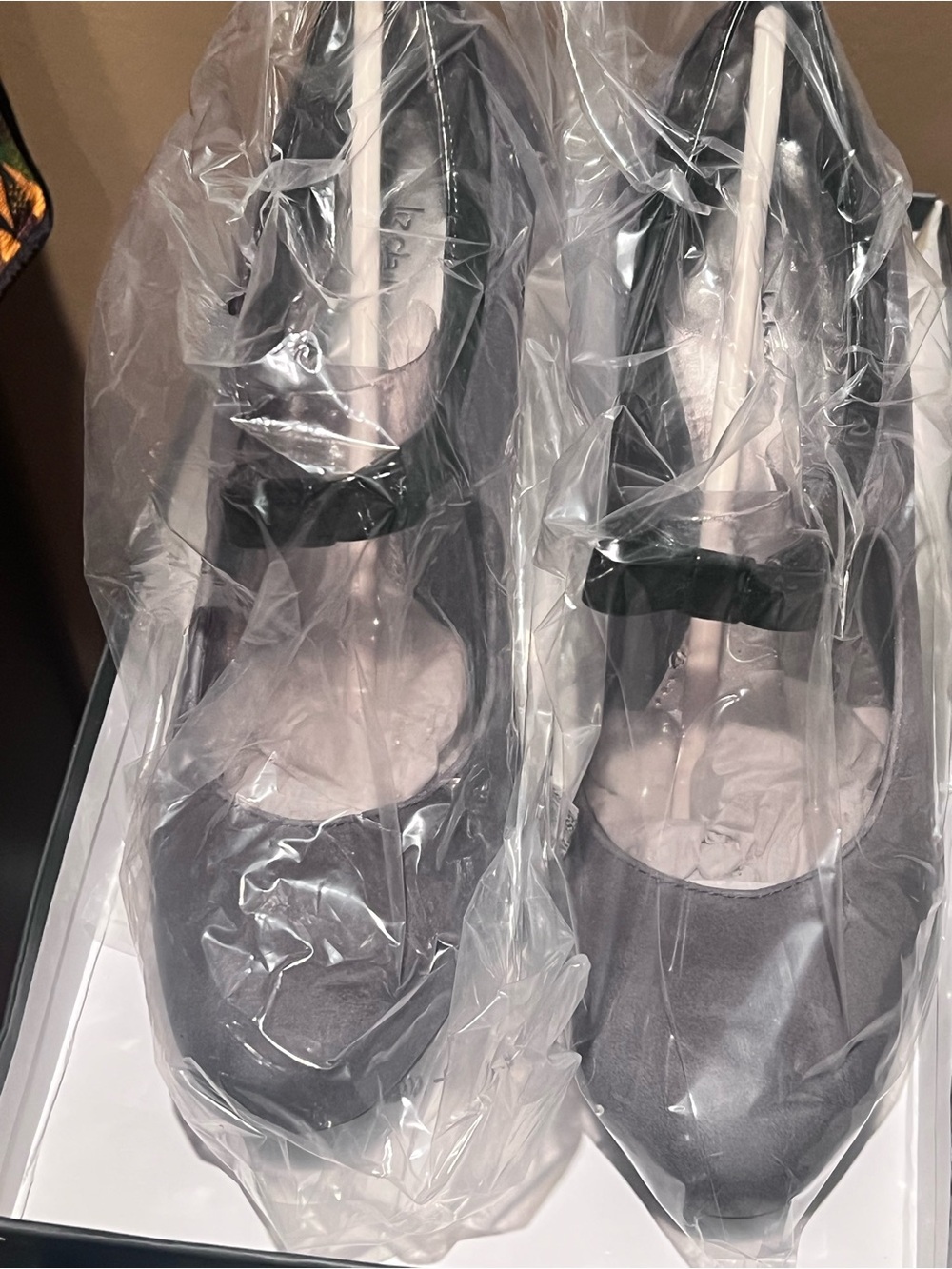 Liz Claiborne Grey Suede Mary Jane Heels with Black Patent Trim and Bow - Picture 3 of 7